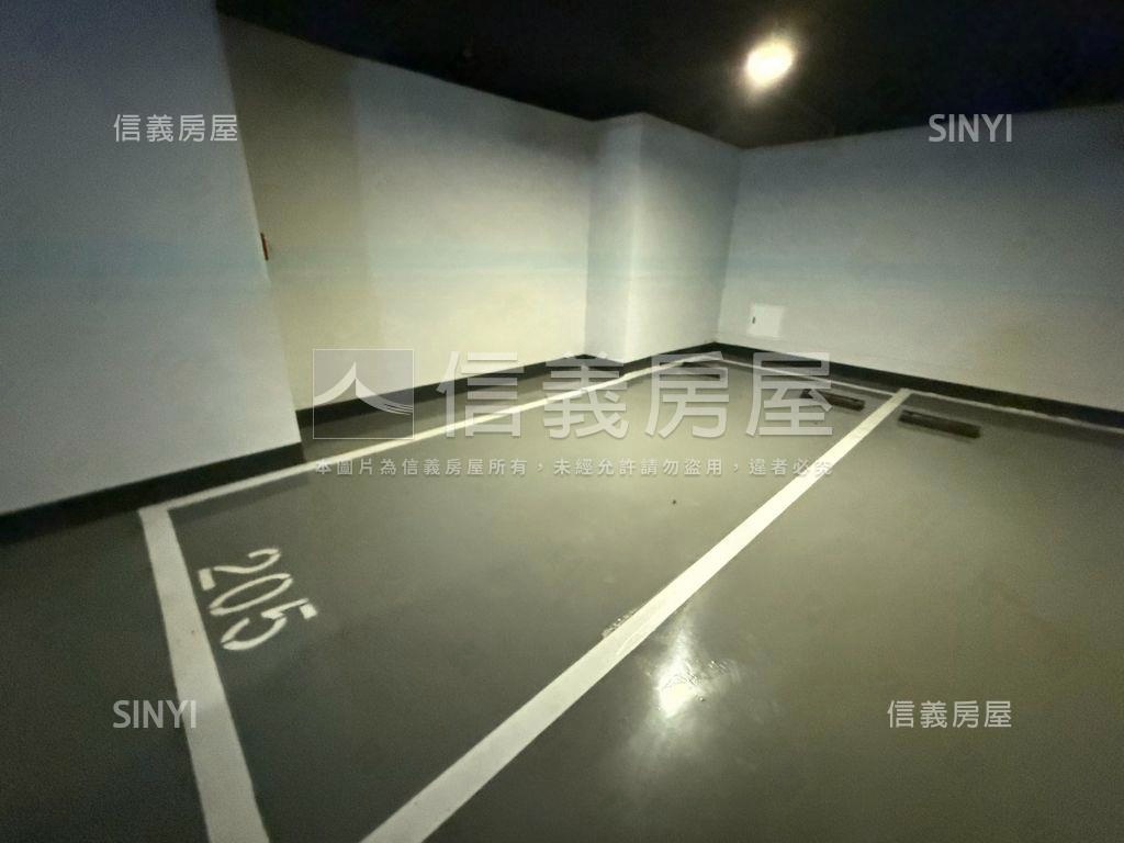 捷仕堡側邊坡道平面車位房屋室內格局與周邊環境