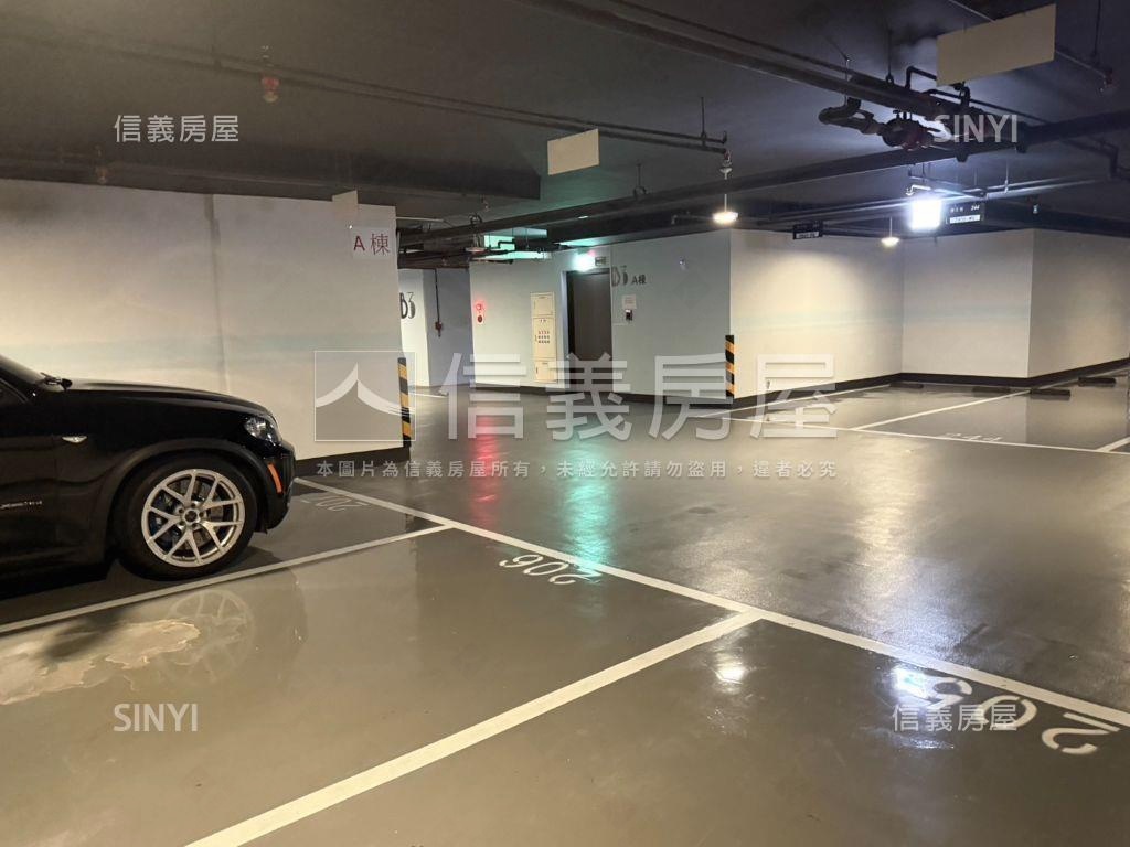 捷仕堡側邊坡道平面車位房屋室內格局與周邊環境