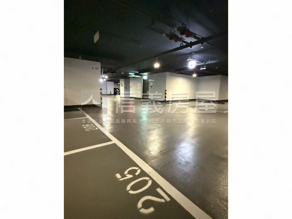 捷仕堡側邊坡道平面車位房屋室內格局與周邊環境