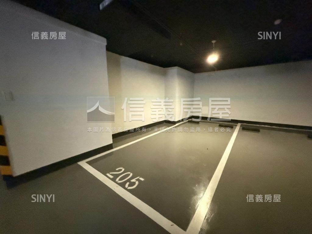 捷仕堡側邊坡道平面車位房屋室內格局與周邊環境