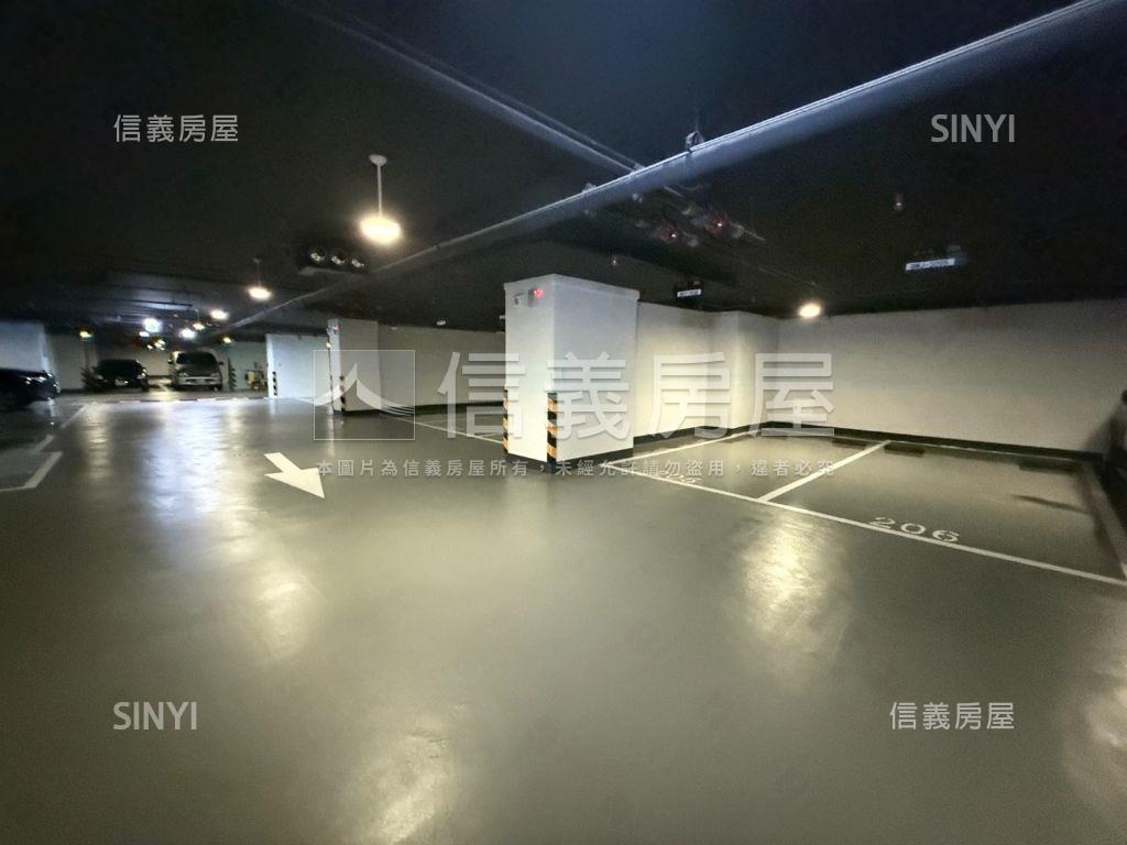 捷仕堡側邊坡道平面車位房屋室內格局與周邊環境