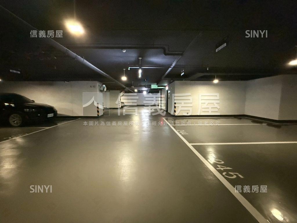 捷仕堡側邊坡道平面車位房屋室內格局與周邊環境