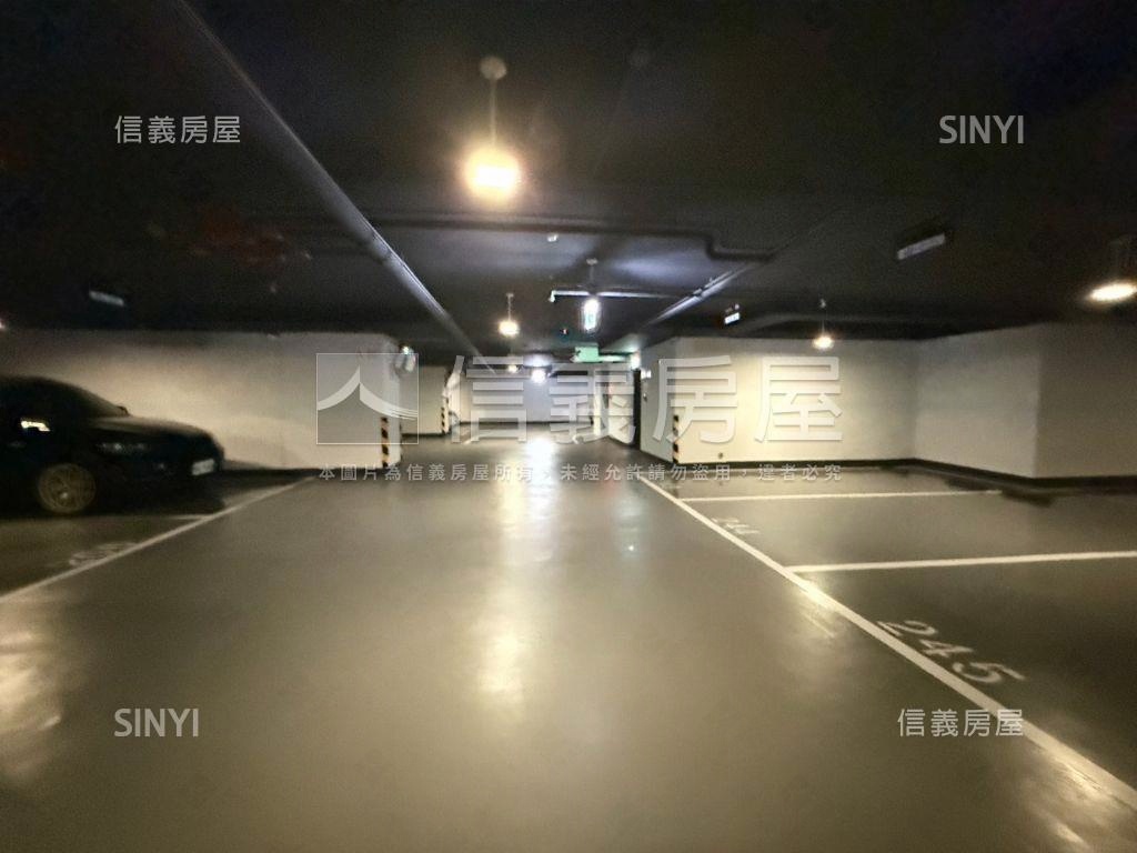 捷仕堡側邊坡道平面車位房屋室內格局與周邊環境
