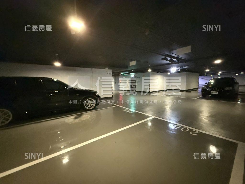 捷仕堡側邊坡道平面車位房屋室內格局與周邊環境