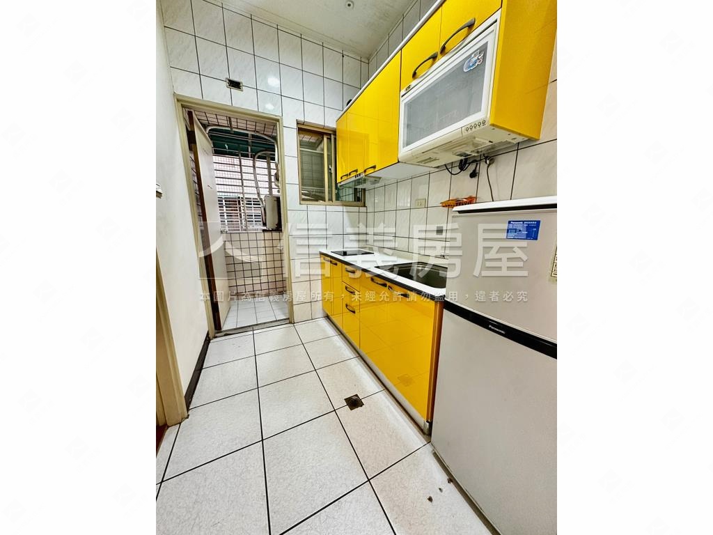 凱旋門２房平面車位房屋室內格局與周邊環境