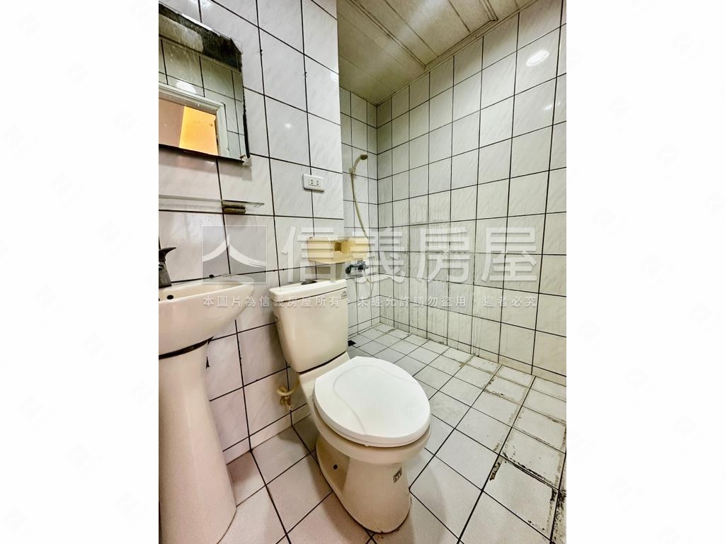 凱旋門２房平面車位房屋室內格局與周邊環境