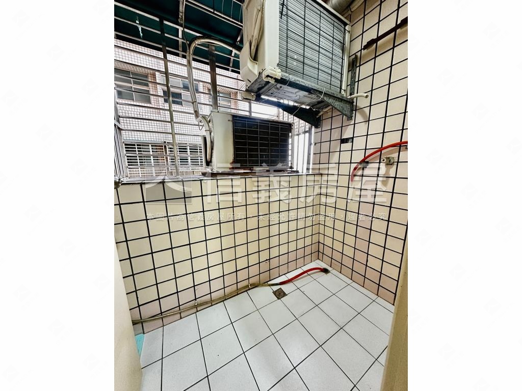 凱旋門２房平面車位房屋室內格局與周邊環境