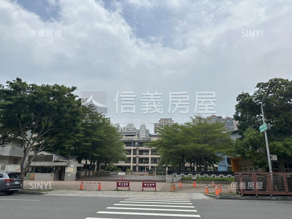 華夏路面寬三角窗店面房屋室內格局與周邊環境