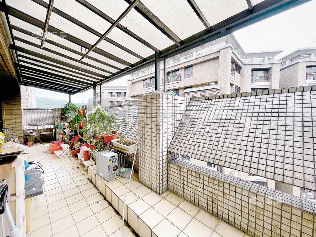 捷運家境高樓三房車位房屋室內格局與周邊環境