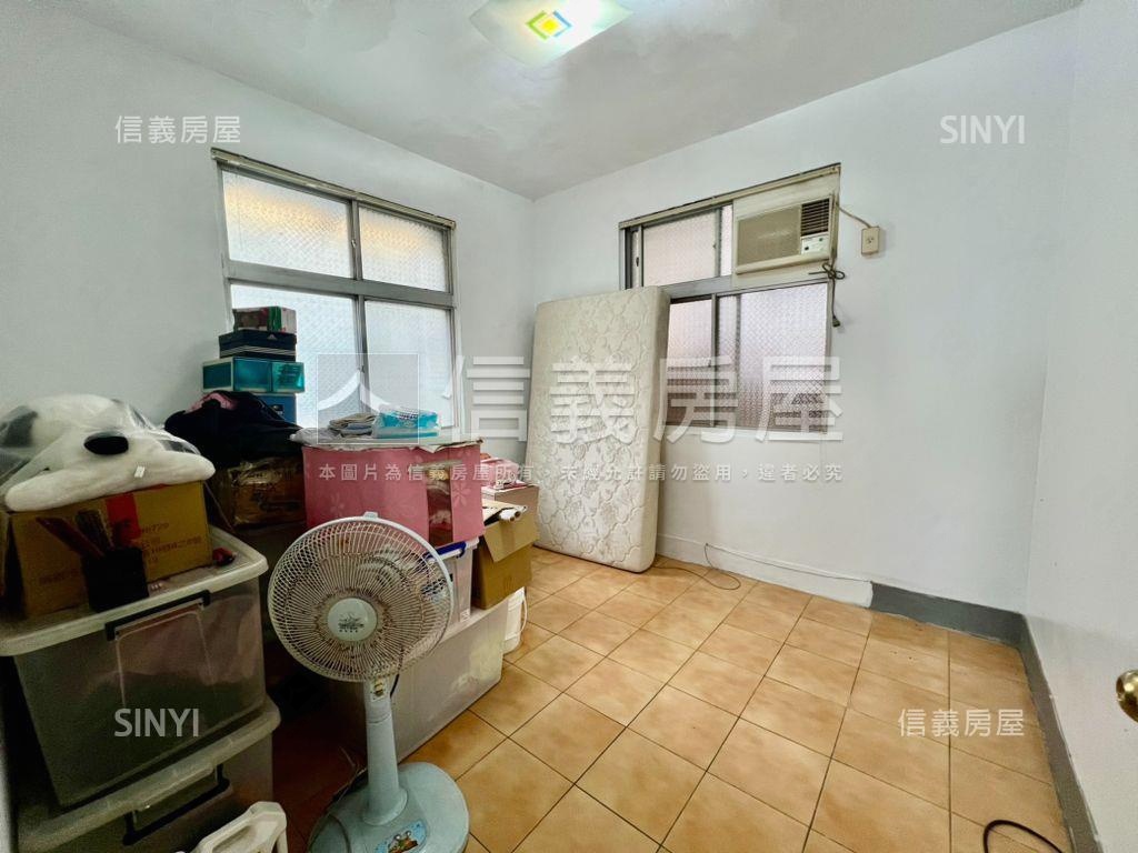 ⭐捷運邊間採光黃金三樓⭐房屋室內格局與周邊環境