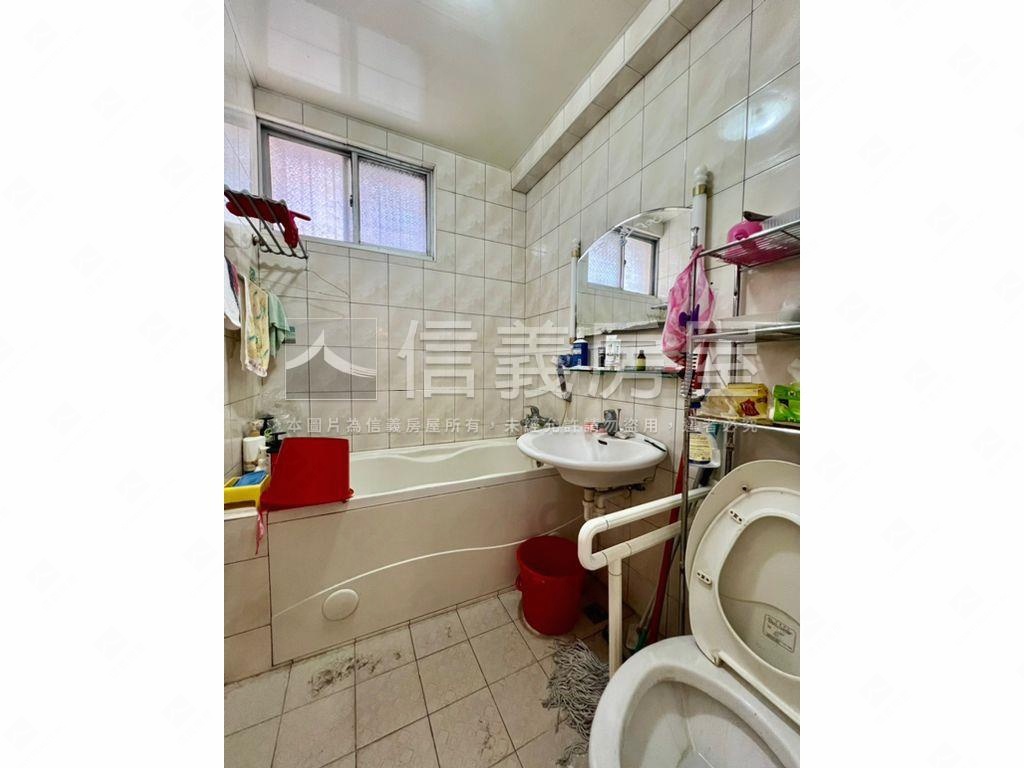 ⭐捷運邊間採光黃金三樓⭐房屋室內格局與周邊環境