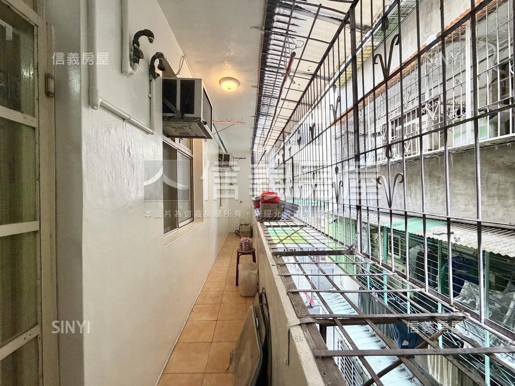 ⭐捷運邊間採光黃金三樓⭐房屋室內格局與周邊環境