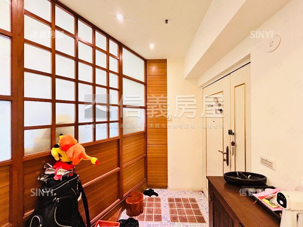 擎天大第樓中樓有平面車位房屋室內格局與周邊環境