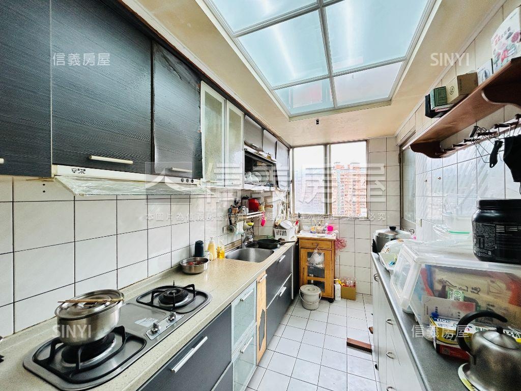 擎天大第樓中樓有平面車位房屋室內格局與周邊環境