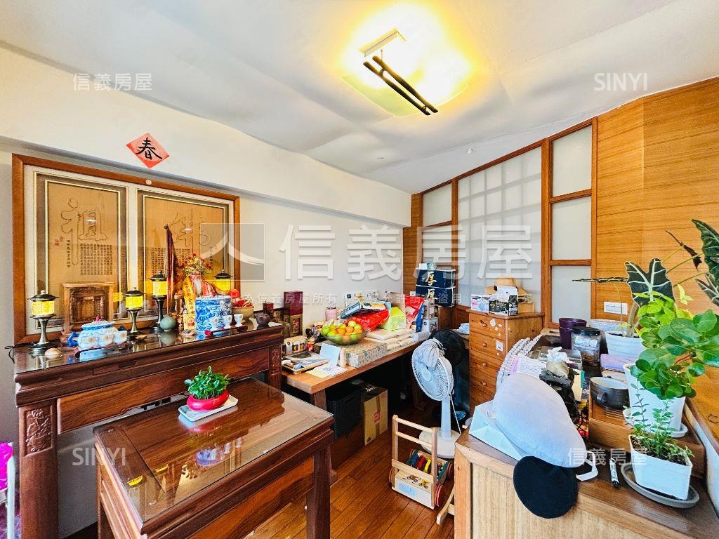 擎天大第樓中樓有平面車位房屋室內格局與周邊環境