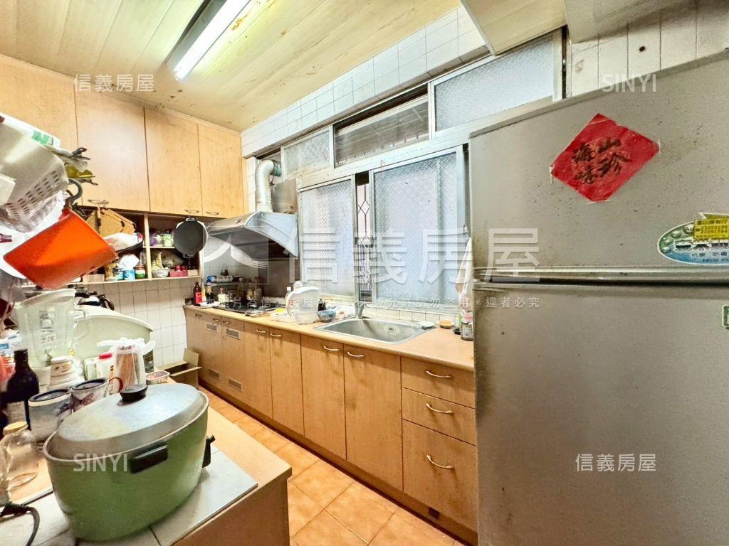 專任霧峰臨路金透店醫師宅房屋室內格局與周邊環境