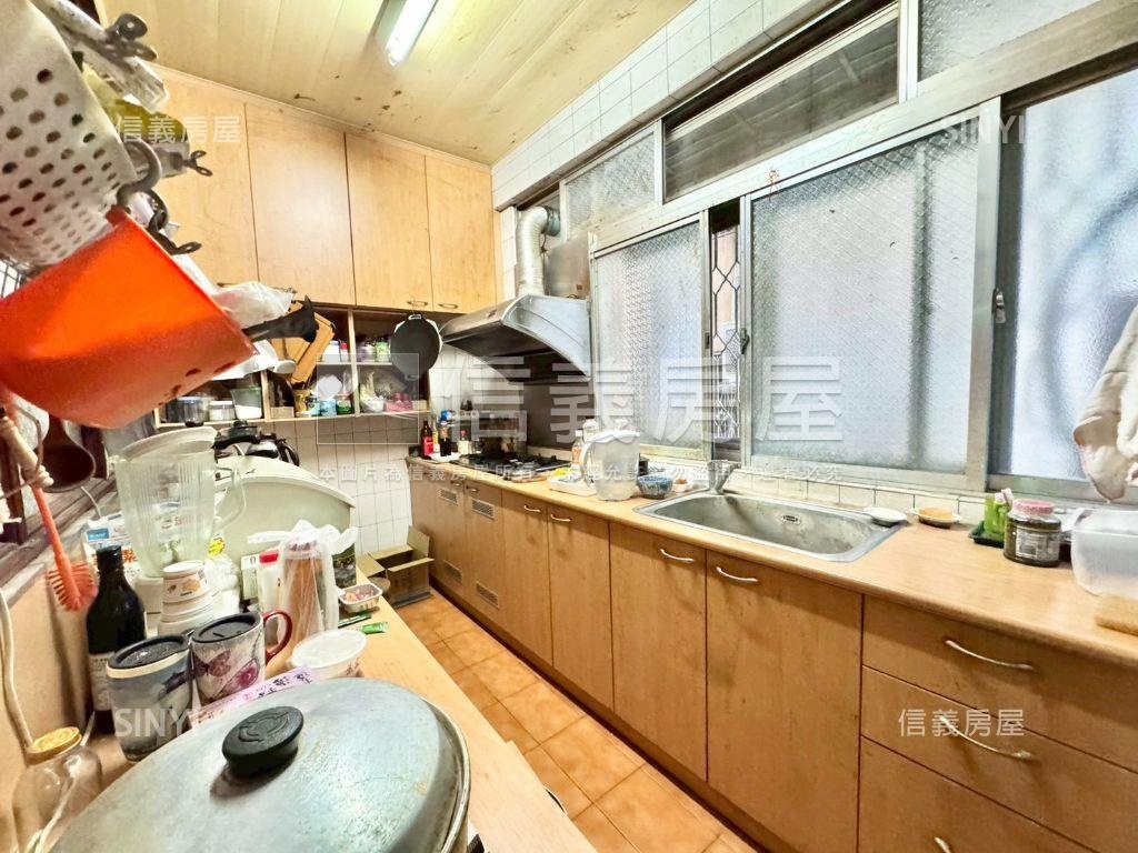 專任霧峰臨路金透店醫師宅房屋室內格局與周邊環境