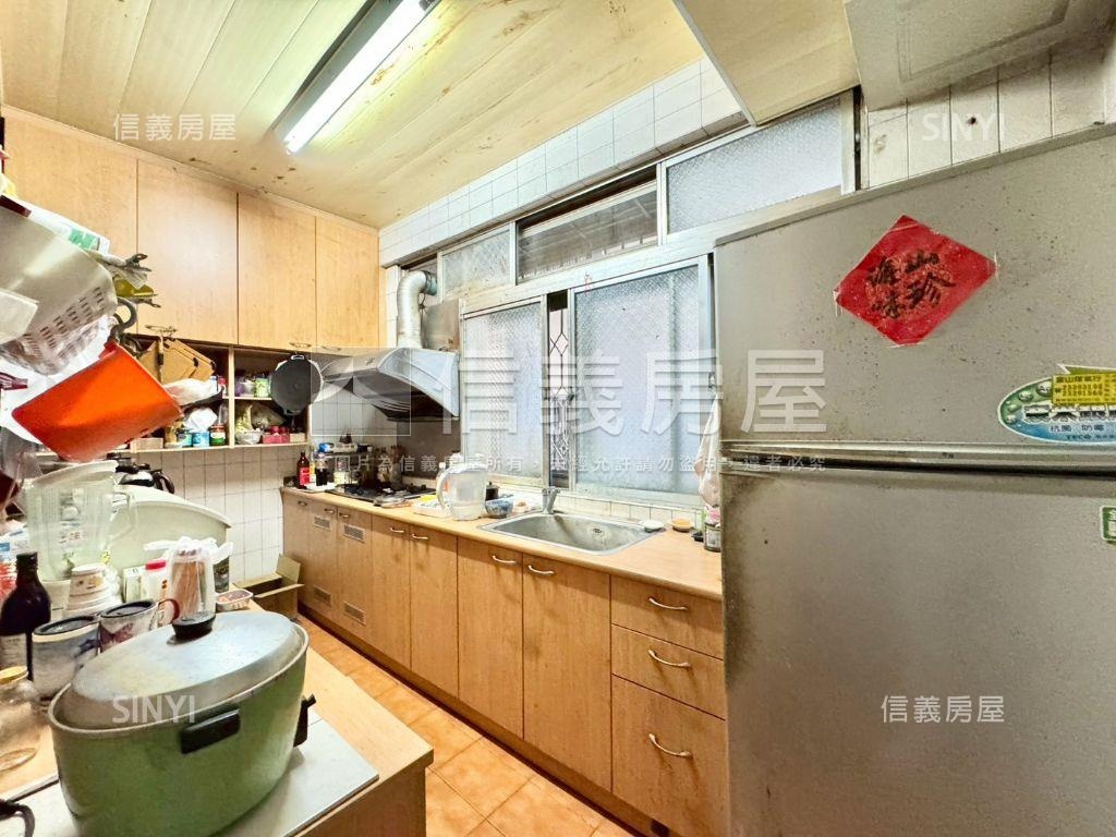 專任霧峰臨路金透店醫師宅房屋室內格局與周邊環境