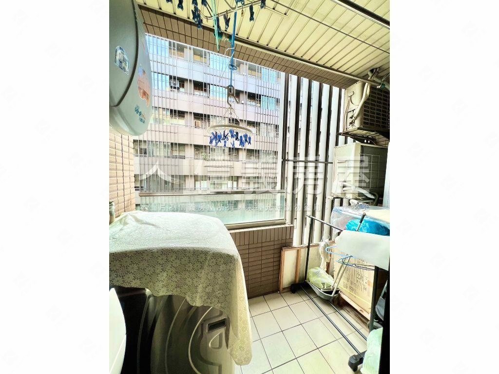美挑高京站泳池景觀＋車位房屋室內格局與周邊環境