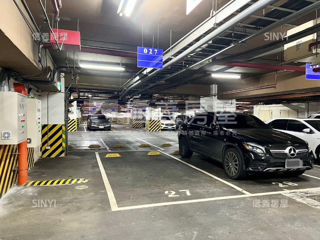 美挑高京站泳池景觀＋車位房屋室內格局與周邊環境