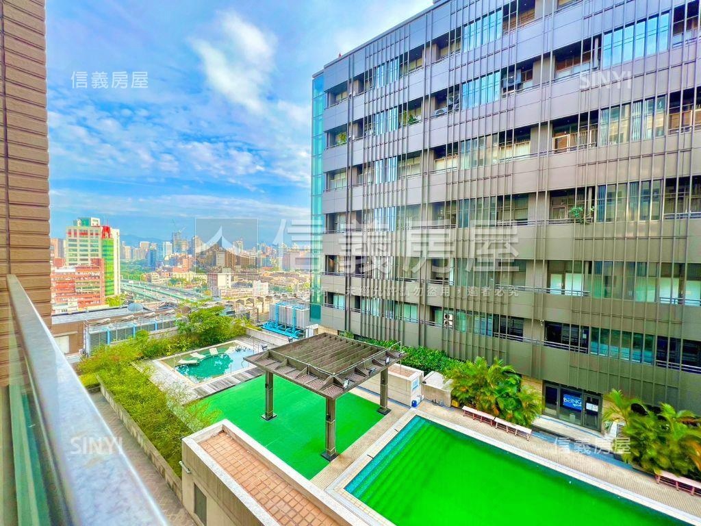 美挑高京站泳池景觀＋車位房屋室內格局與周邊環境