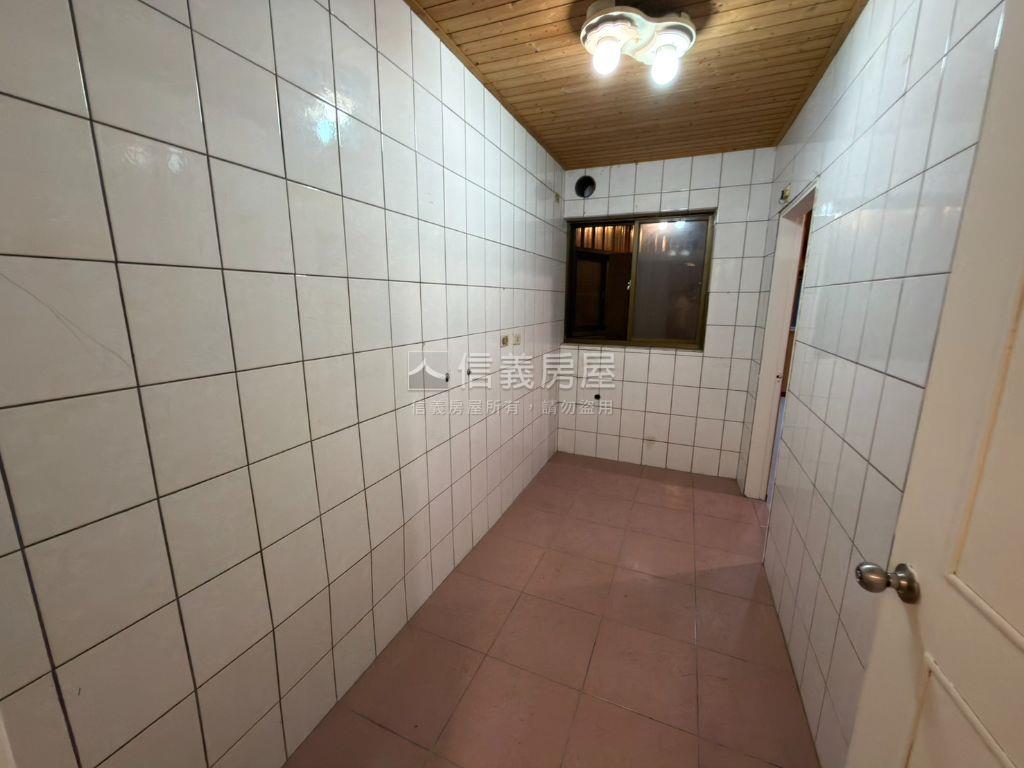 近交流道三房一樓美屋房屋室內格局與周邊環境