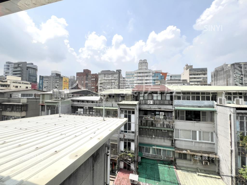 小巨蛋頂加公寓大空間房屋室內格局與周邊環境