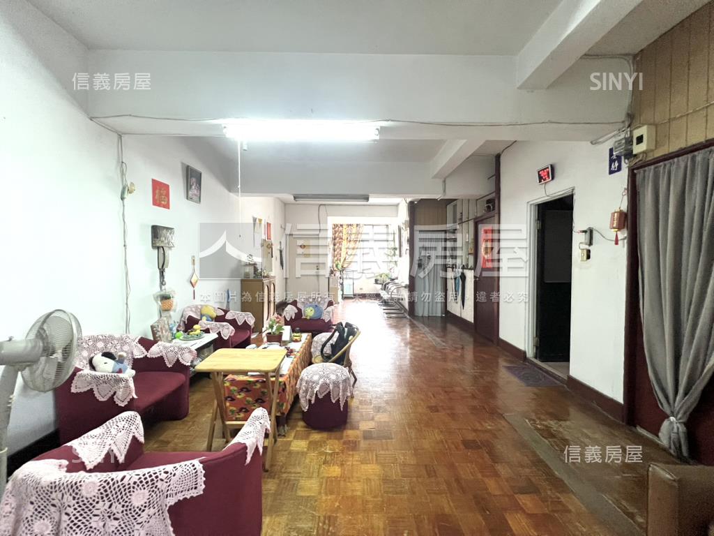 小巨蛋頂加公寓大空間房屋室內格局與周邊環境