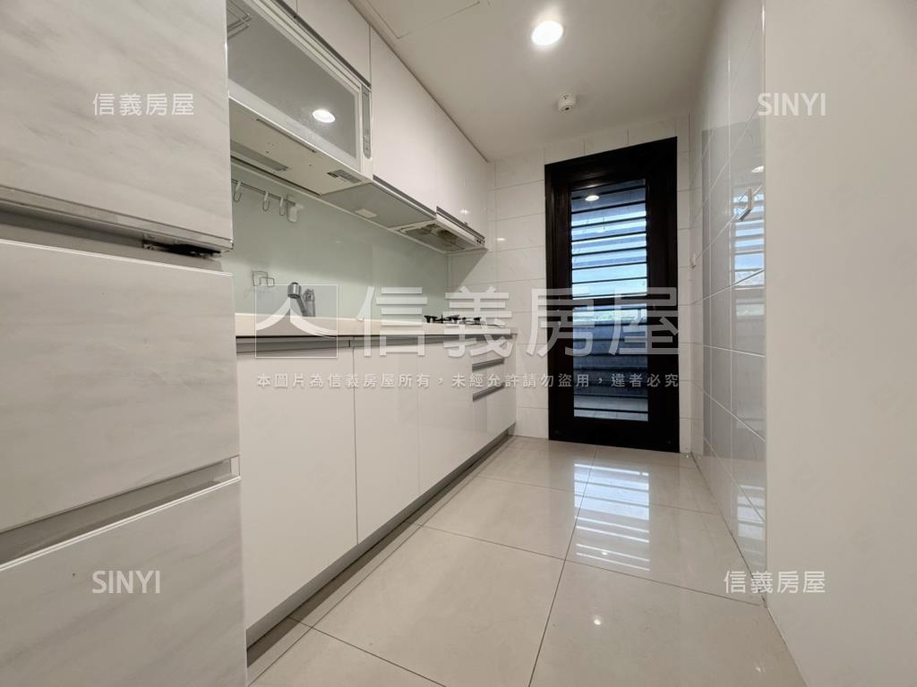 櫻花時代景觀美２房車位房屋室內格局與周邊環境