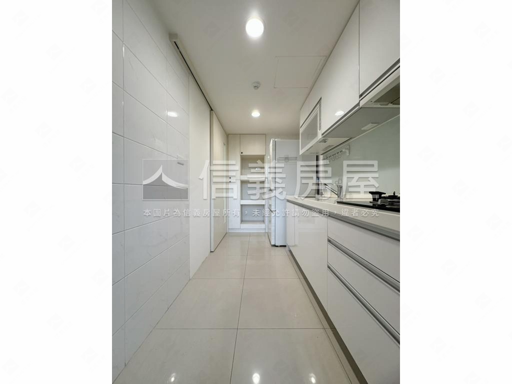 櫻花時代景觀美２房車位房屋室內格局與周邊環境