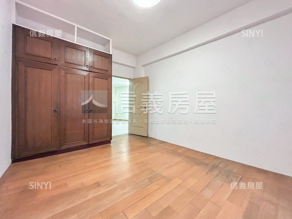 信義區地點好公寓三樓房屋室內格局與周邊環境