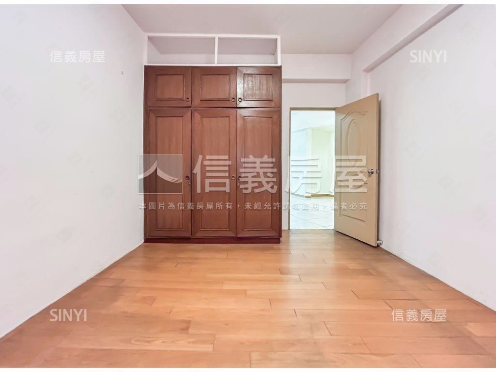 信義區地點好公寓三樓房屋室內格局與周邊環境