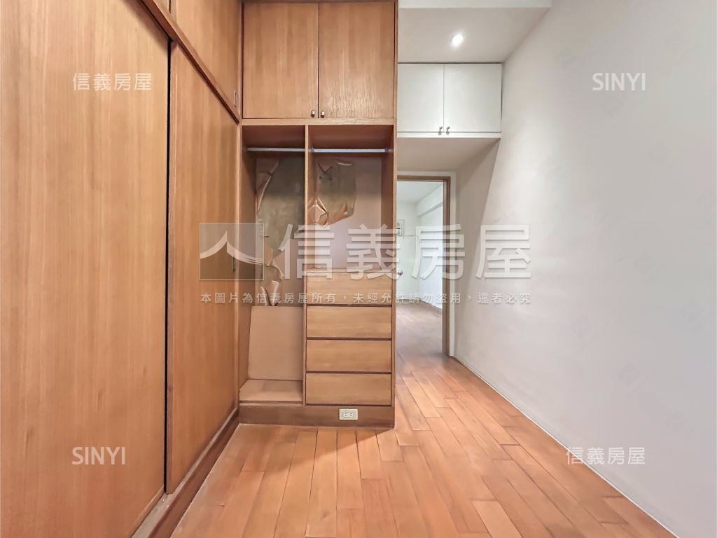 信義區地點好公寓三樓房屋室內格局與周邊環境