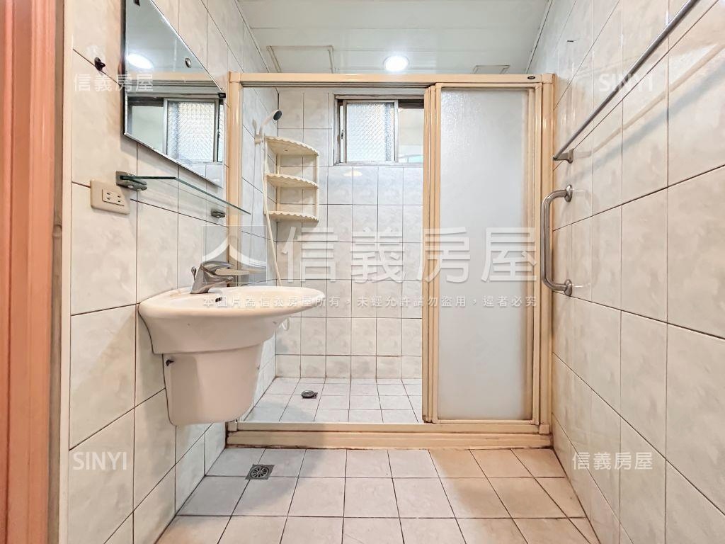 信義區地點好公寓三樓房屋室內格局與周邊環境