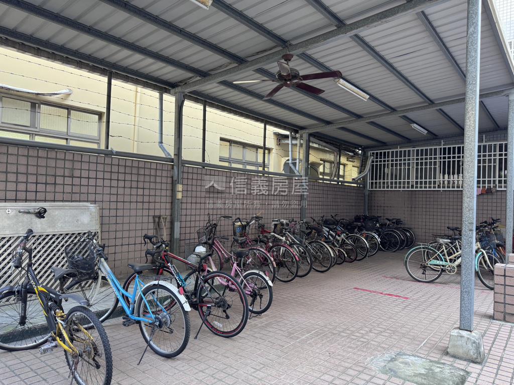 鳳新高中漂亮三房房屋室內格局與周邊環境