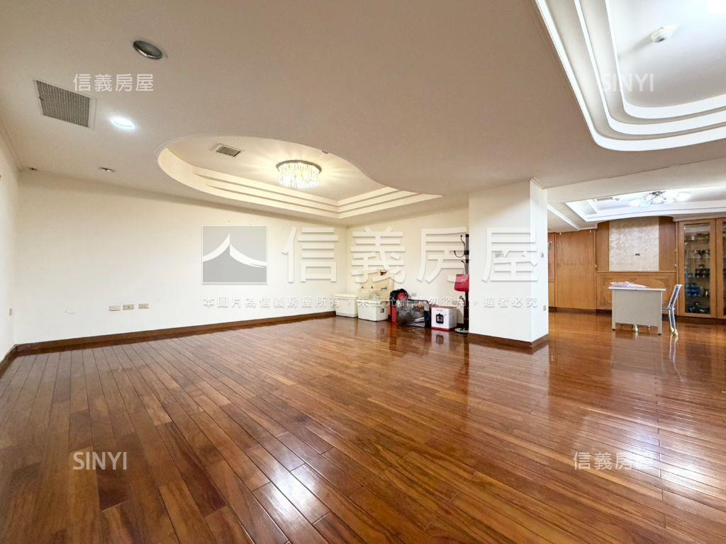 東區一層一戶大四房附車位房屋室內格局與周邊環境