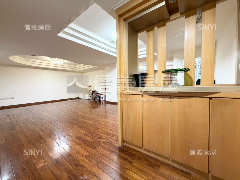 東區一層一戶大四房附車位房屋室內格局與周邊環境