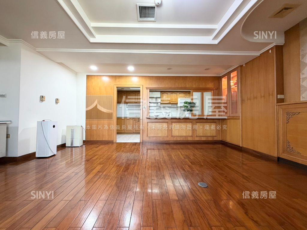 東區一層一戶大四房附車位房屋室內格局與周邊環境