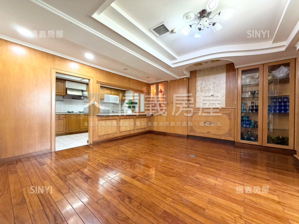 東區一層一戶大四房附車位房屋室內格局與周邊環境