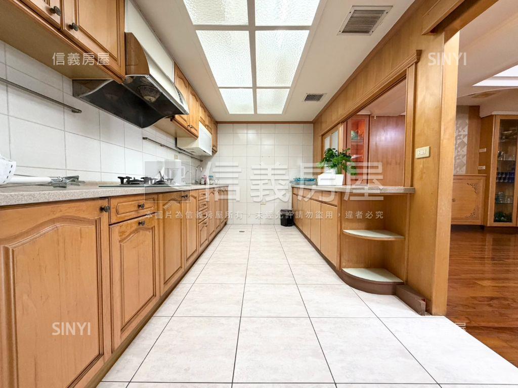 東區一層一戶大四房附車位房屋室內格局與周邊環境