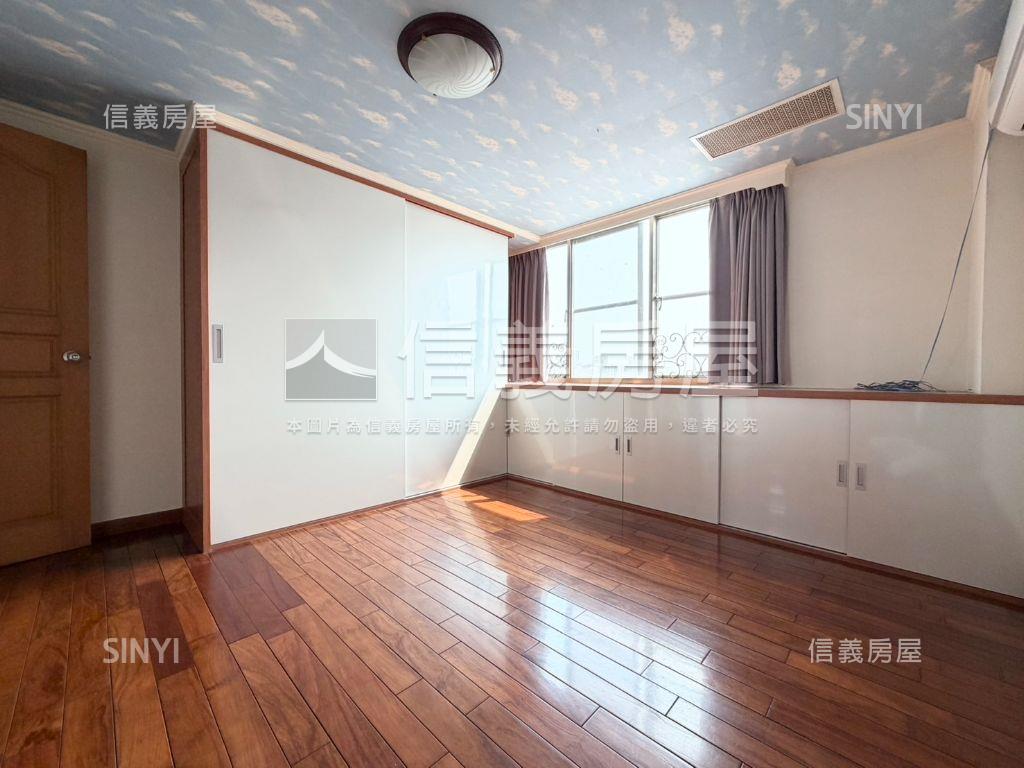 東區一層一戶大四房附車位房屋室內格局與周邊環境