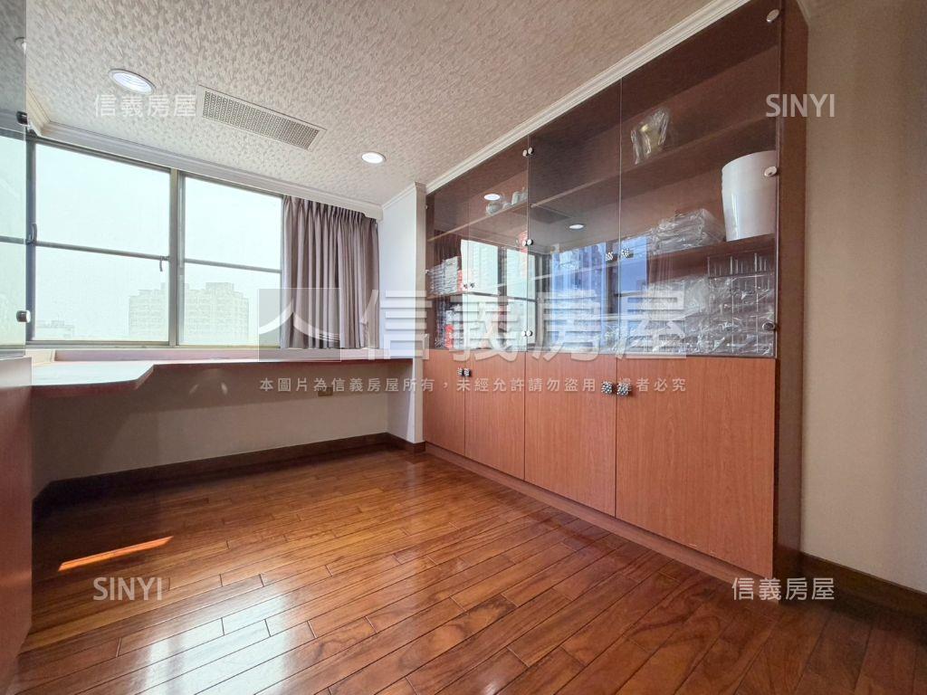 東區一層一戶大四房附車位房屋室內格局與周邊環境