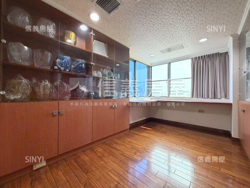 東區一層一戶大四房附車位房屋室內格局與周邊環境