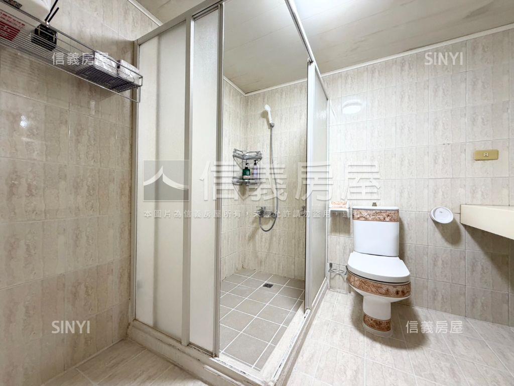 東區一層一戶大四房附車位房屋室內格局與周邊環境