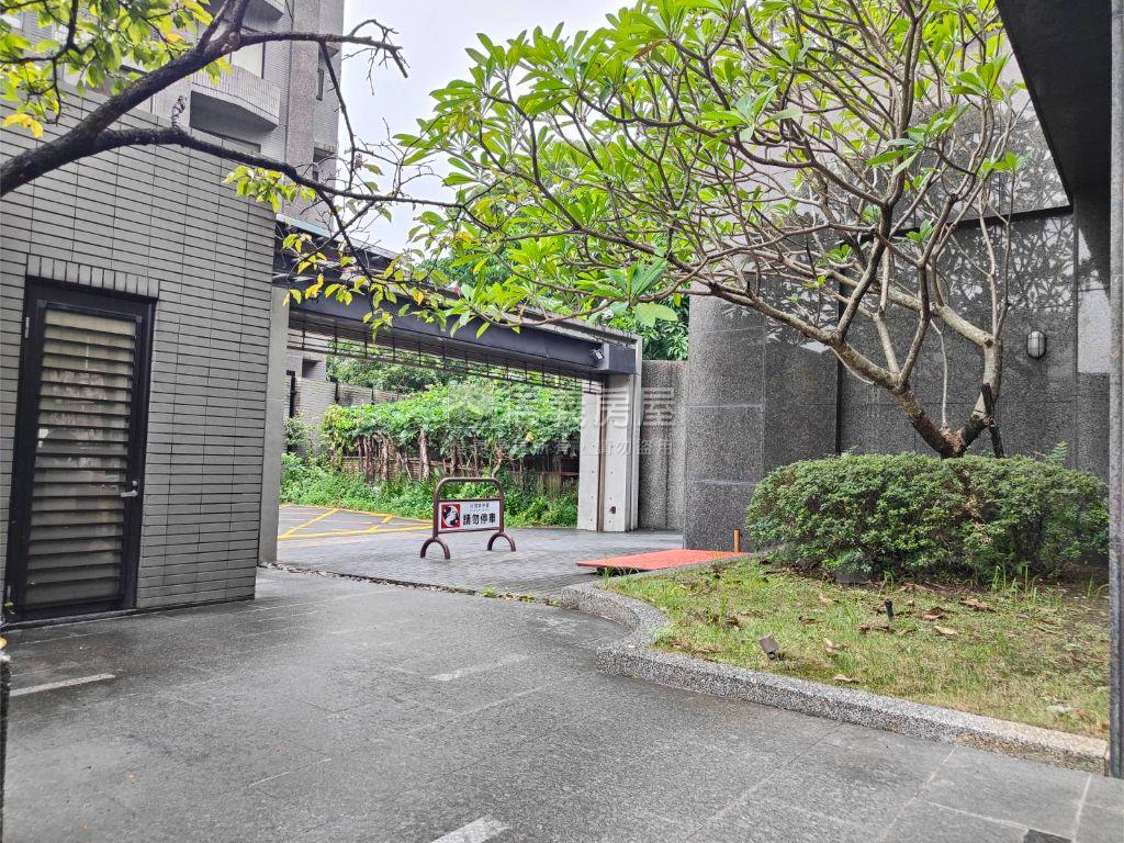 高樓電梯美妝兩房房屋室內格局與周邊環境