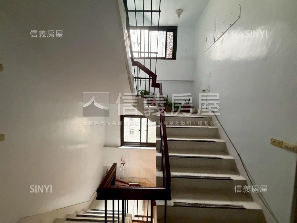 捷運大坪數電梯華廈房屋室內格局與周邊環境