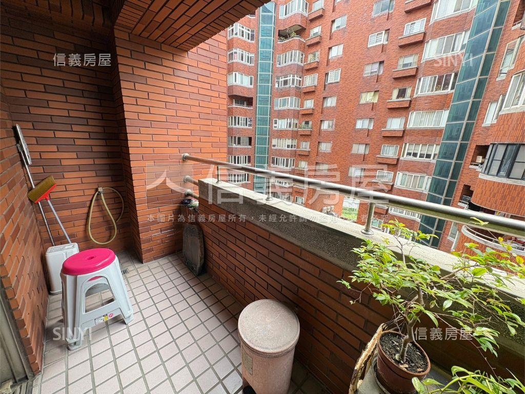 近學區機能採光三房車位房屋室內格局與周邊環境