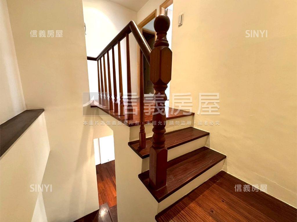 寶輝公園三房雙車位房屋室內格局與周邊環境