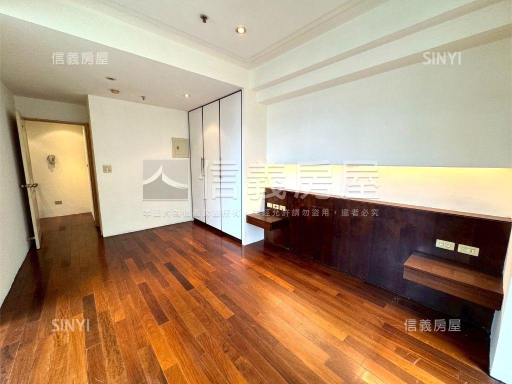 寶輝公園三房雙車位房屋室內格局與周邊環境