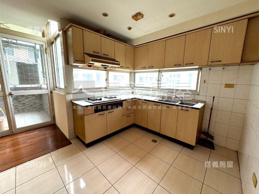 寶輝公園三房雙車位房屋室內格局與周邊環境